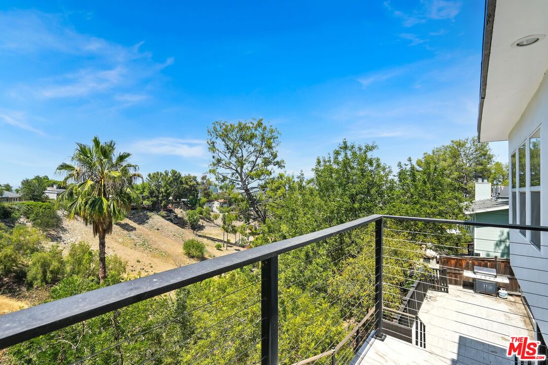 5128 Llano Dr