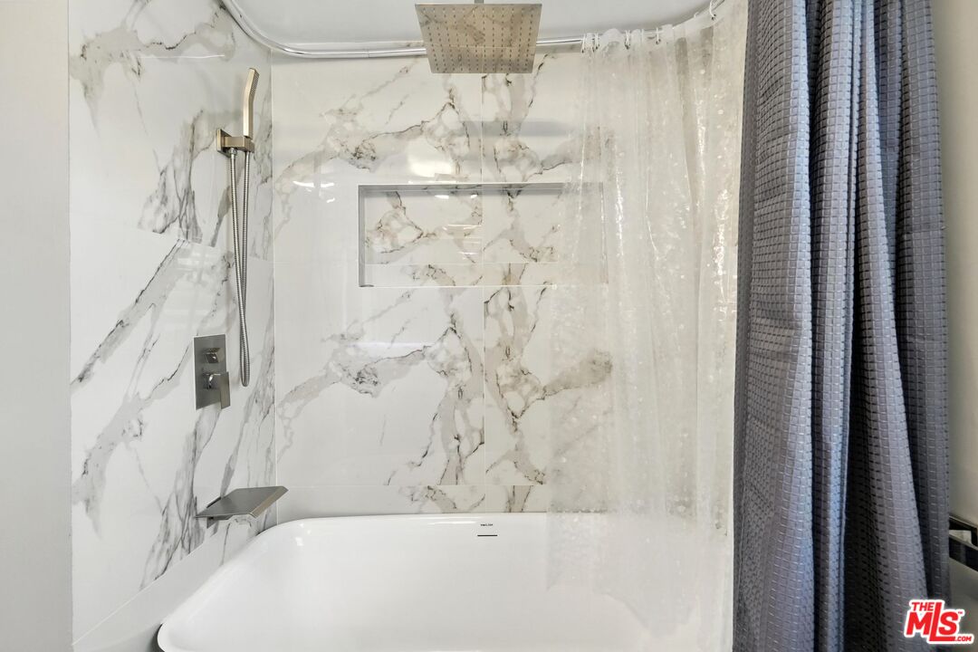 5128 Llano Dr