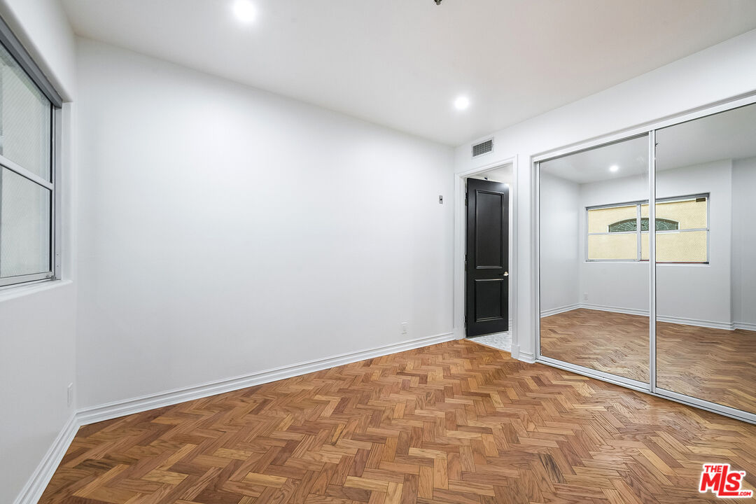 120 S Palm Dr Unit: 301
