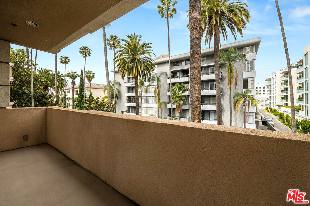 120 S Palm Dr Unit: 301