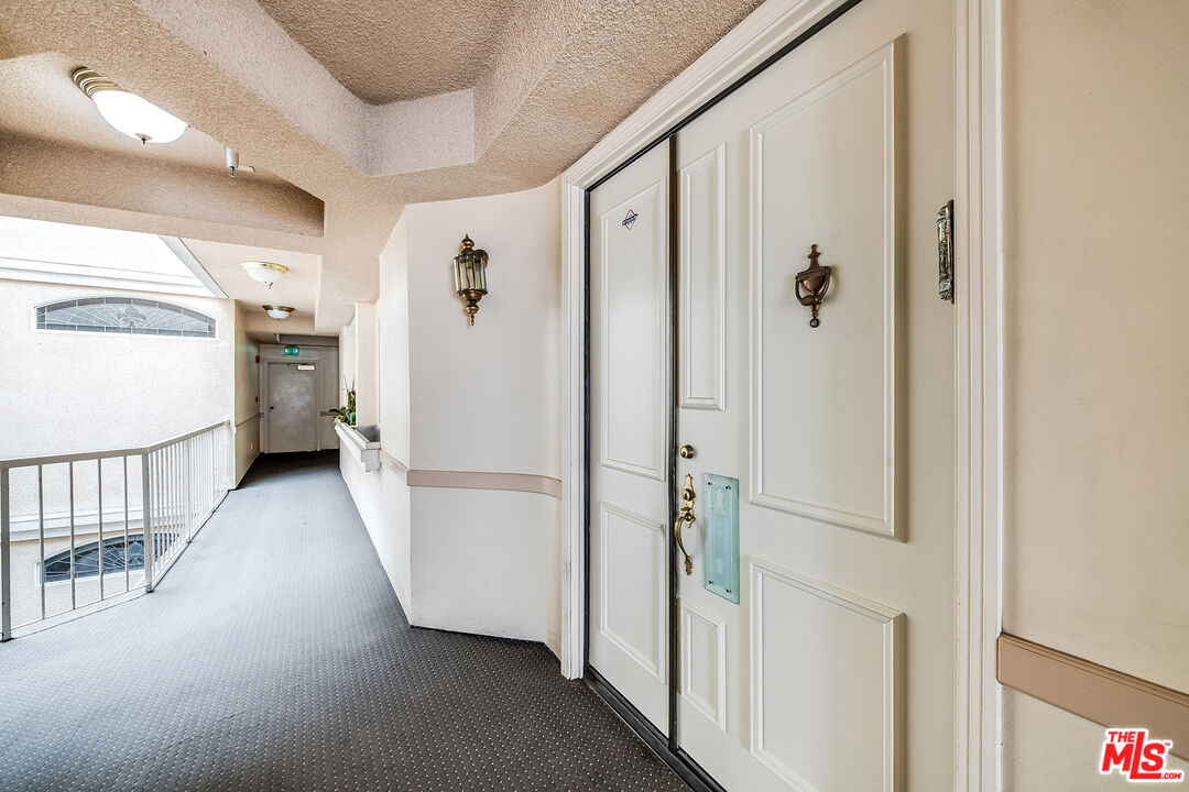 120 S Palm Dr Unit: 301