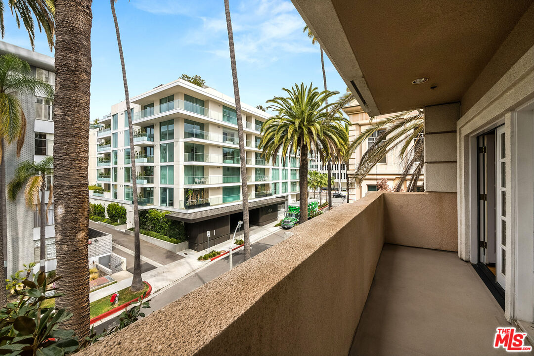 120 S Palm Dr Unit: 301