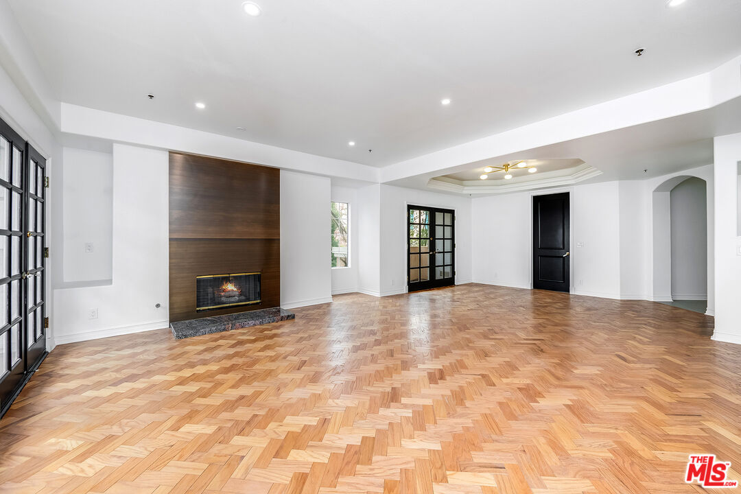 120 S Palm Dr Unit: 301