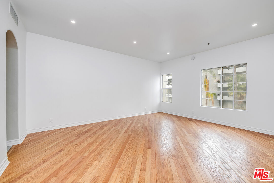 120 S Palm Dr Unit: 301