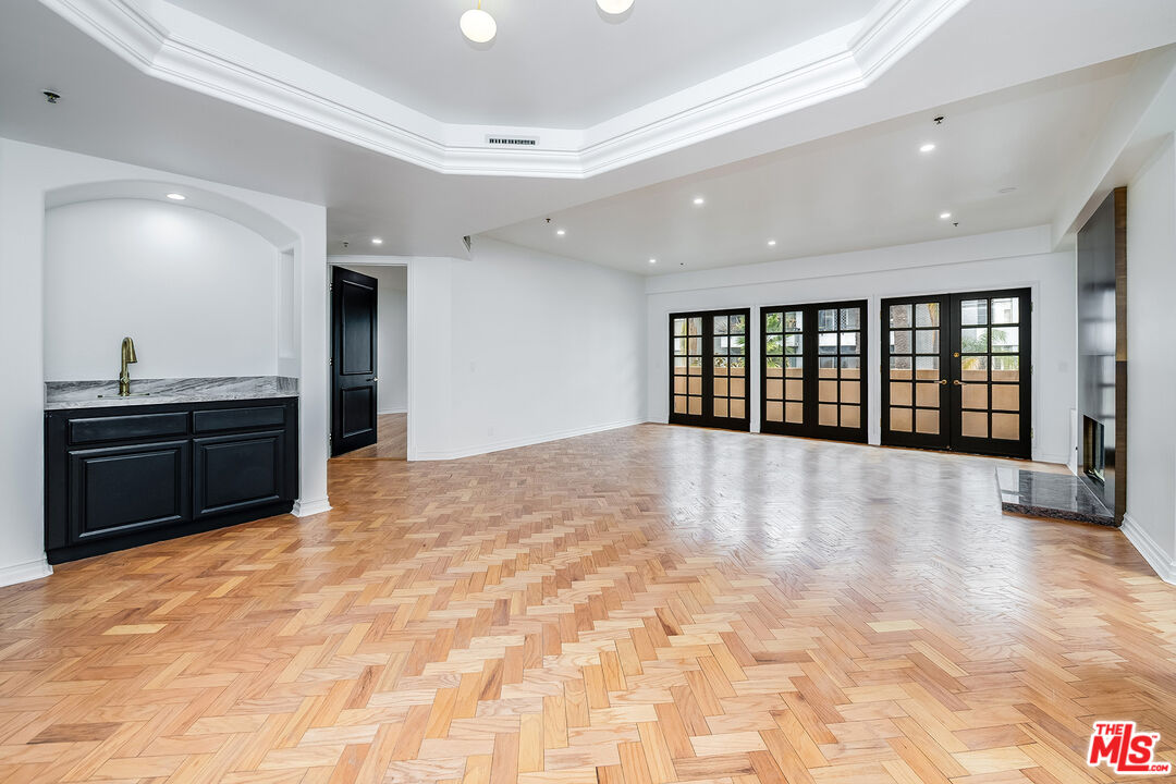 120 S Palm Dr Unit: 301
