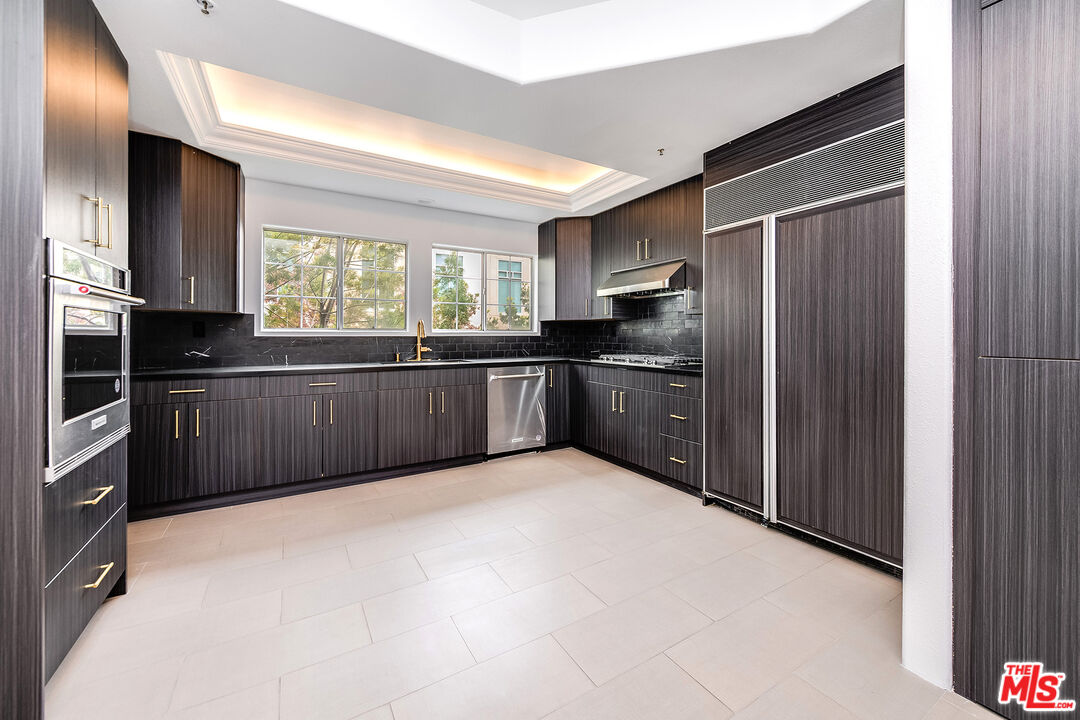 120 S Palm Dr Unit: 301