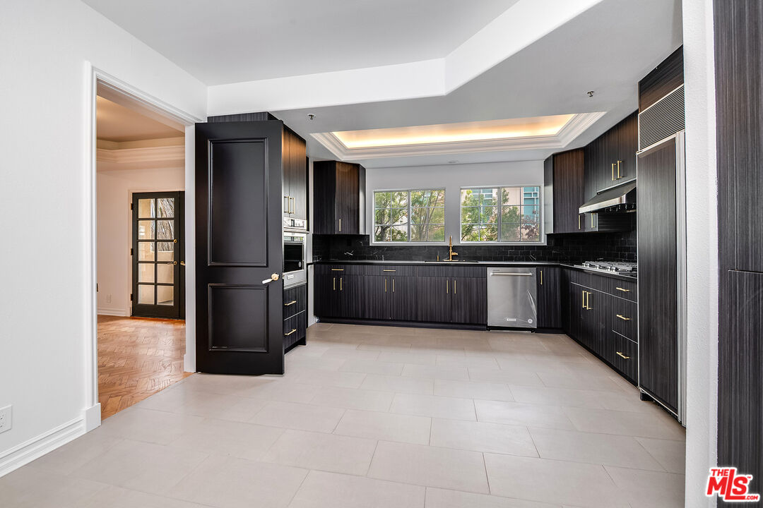 120 S Palm Dr Unit: 301