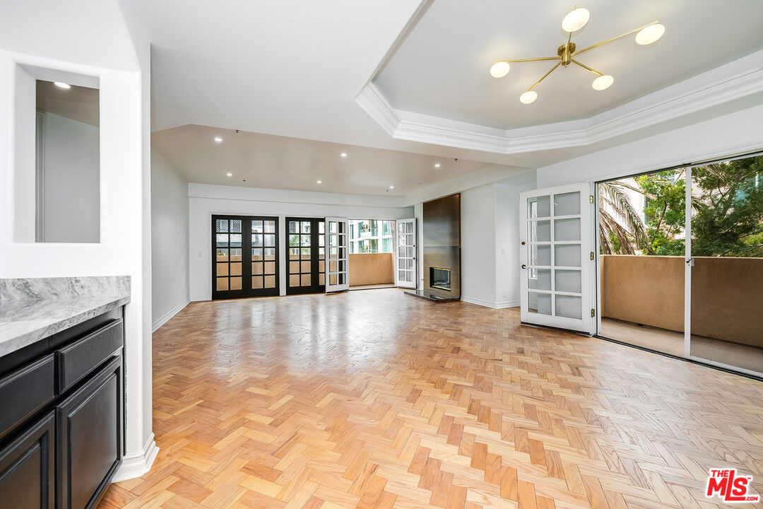 120 S Palm Dr Unit: 301