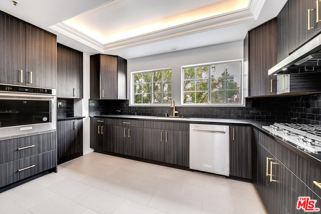 120 S Palm Dr Unit: 301