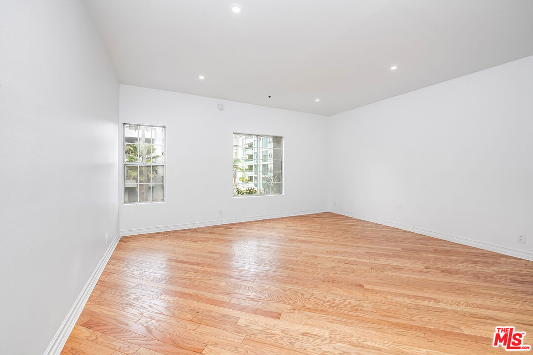 120 S Palm Dr Unit: 301