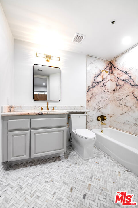 120 S Palm Dr Unit: 301