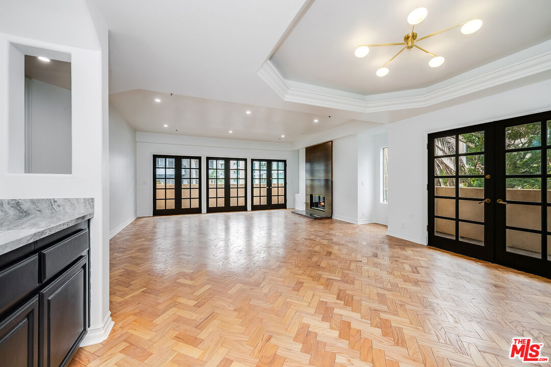120 S Palm Dr Unit: 301