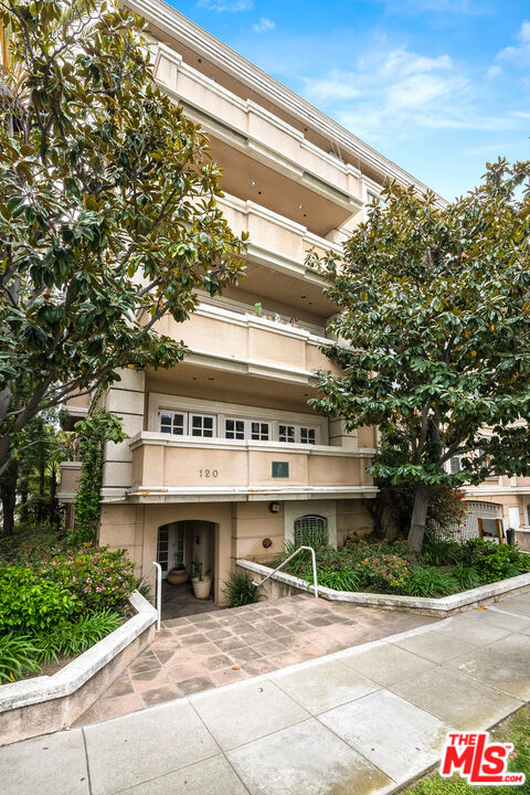 120 S Palm Dr Unit: 301