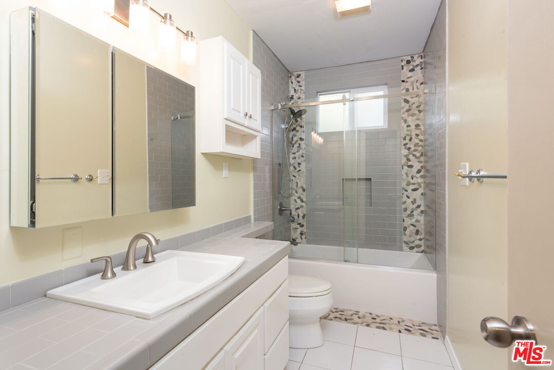 8335 W Manchester Ave Unit: B