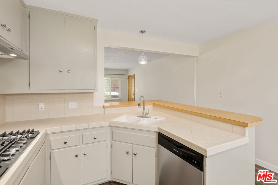 8335 W Manchester Ave Unit: D