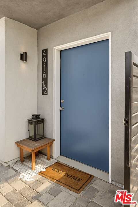 4916 S Centinela Ave