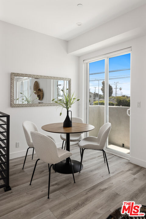 4916 S Centinela Ave