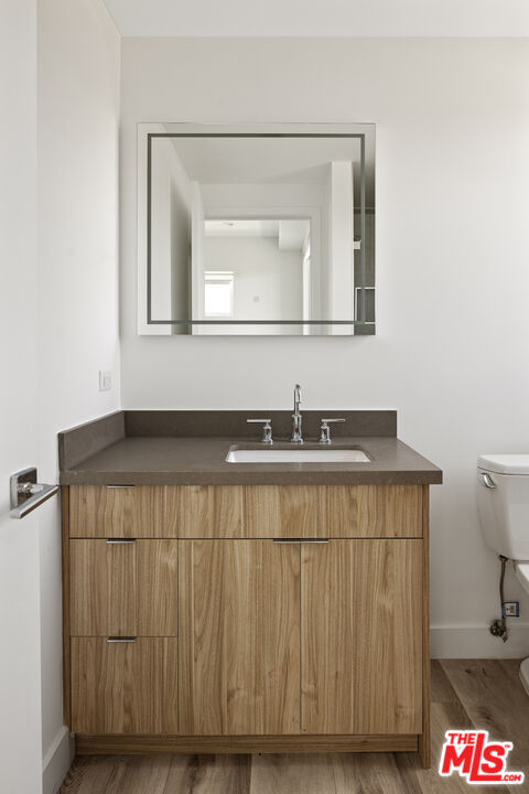 4916 S Centinela Ave