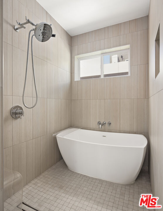 4916 S Centinela Ave