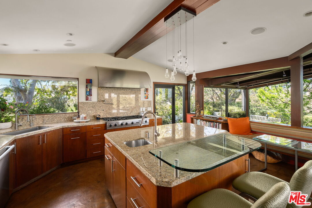 1024 Lindenwood Ln
