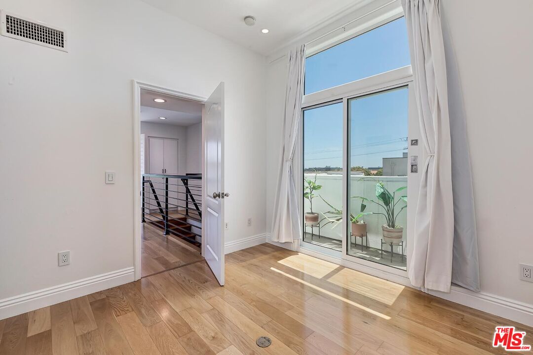 1248 24th St Unit: 1