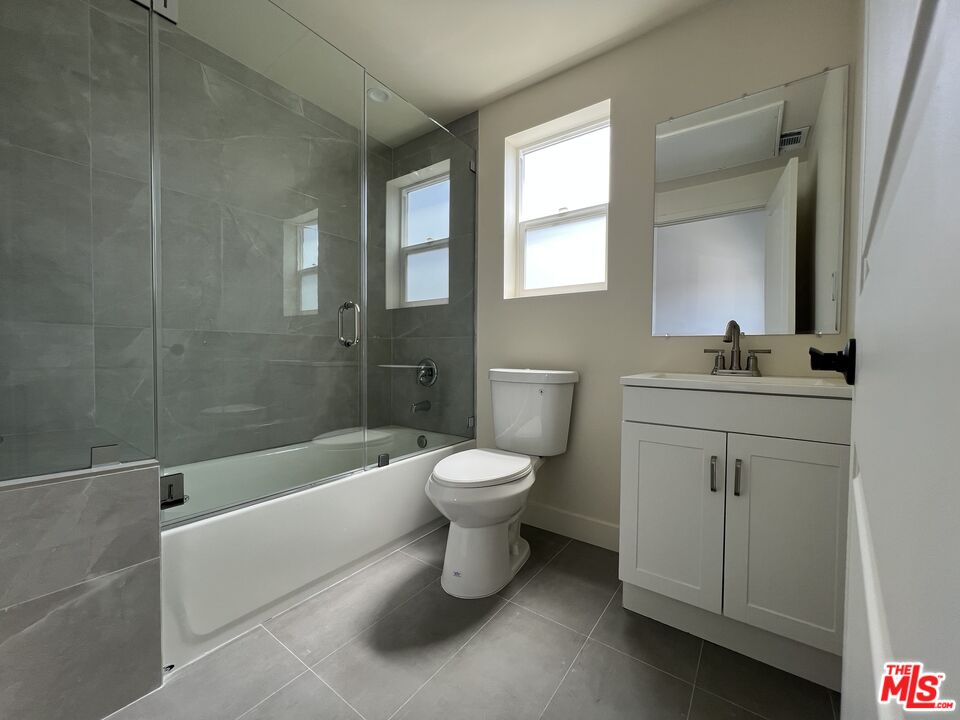 8640 Baring Cross St