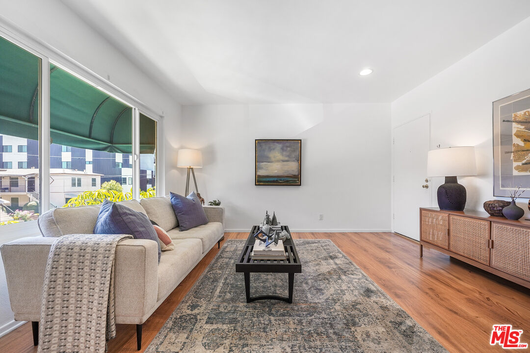 4358 Berryman Ave Unit: 9