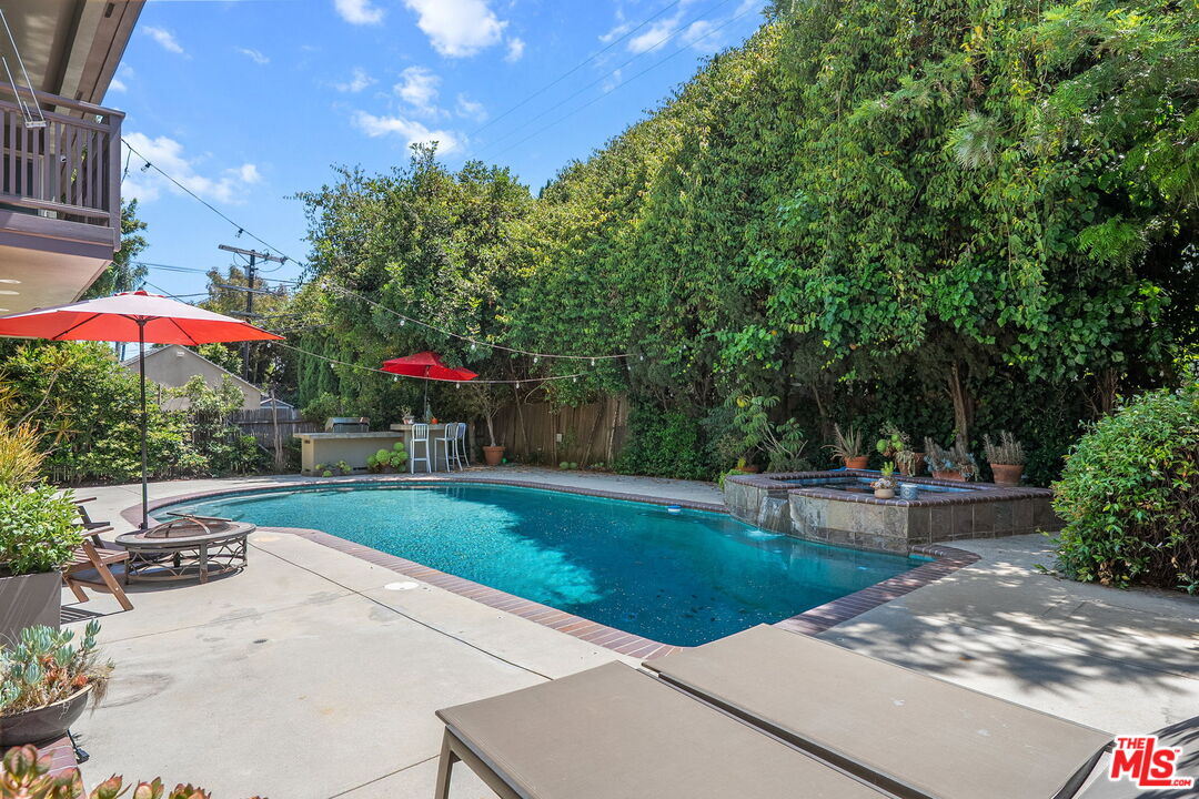 3123 Barry Ave