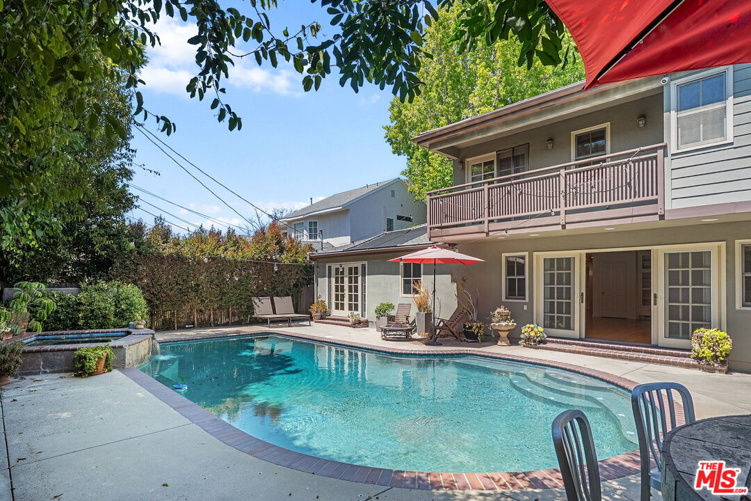 3123 Barry Ave