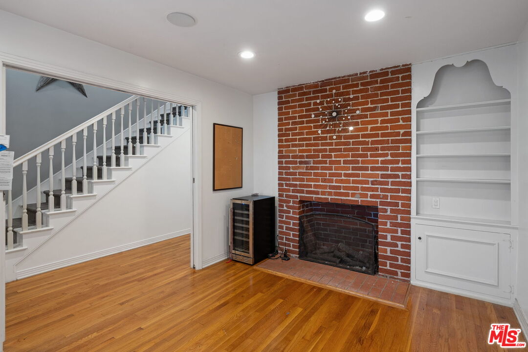 3123 Barry Ave
