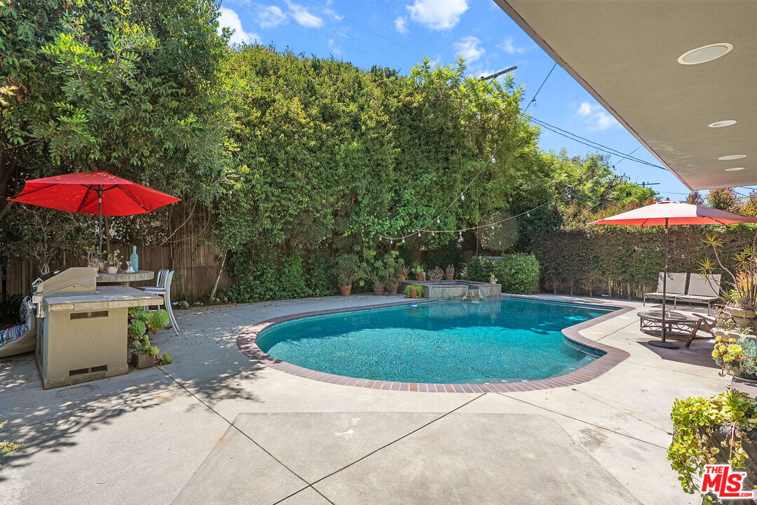 3123 Barry Ave