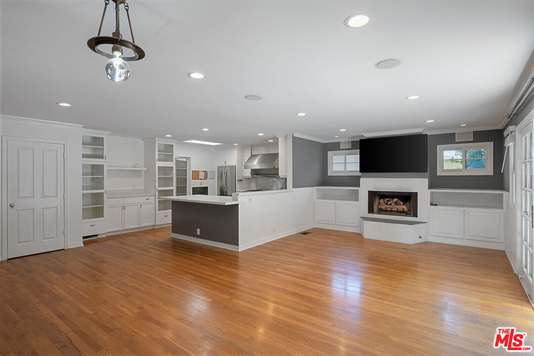 3123 Barry Ave