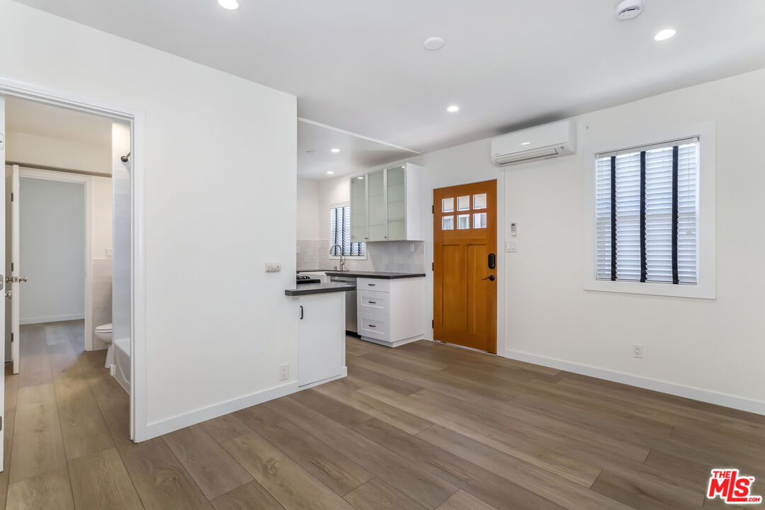 336 Rennie AVE Unit: A