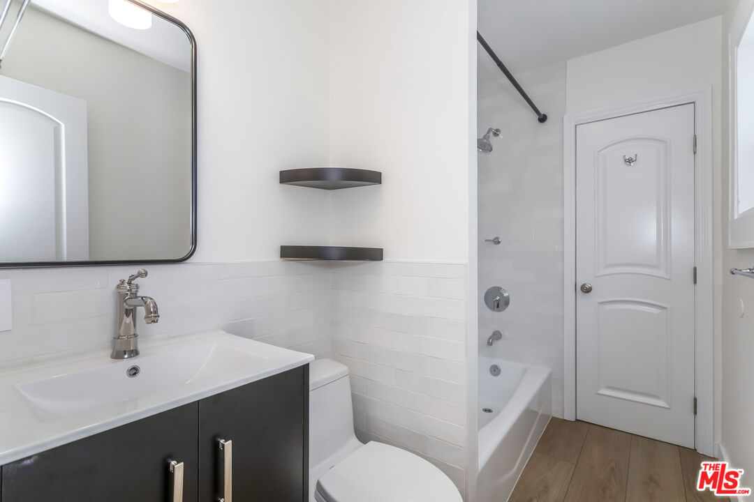 336 Rennie AVE Unit: A