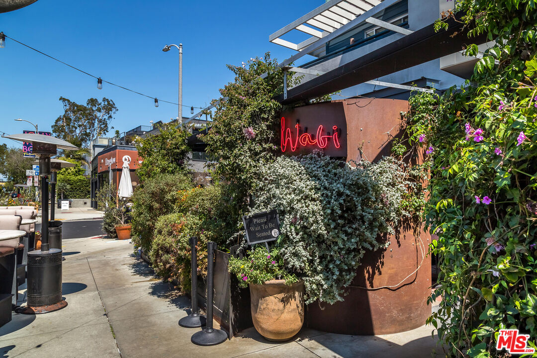 336 Rennie AVE Unit: A