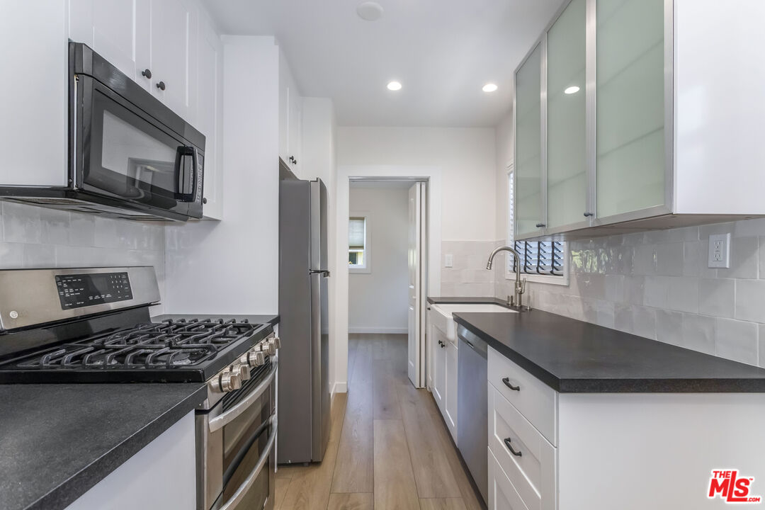 336 Rennie AVE Unit: A