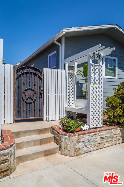 336 Rennie AVE Unit: A