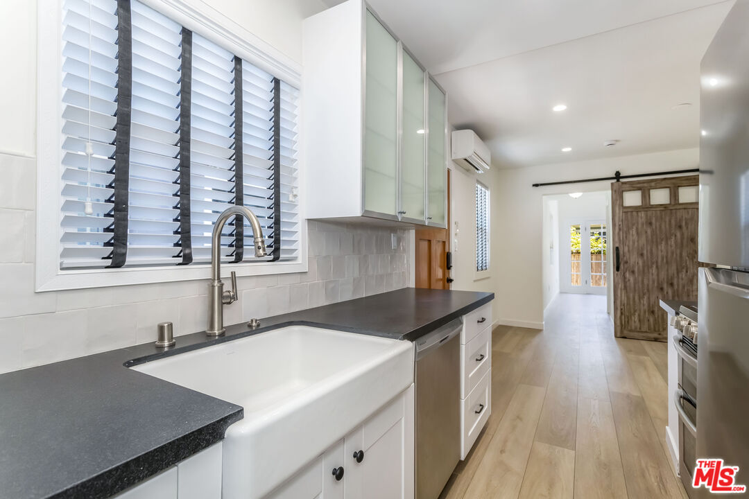 336 Rennie AVE Unit: A