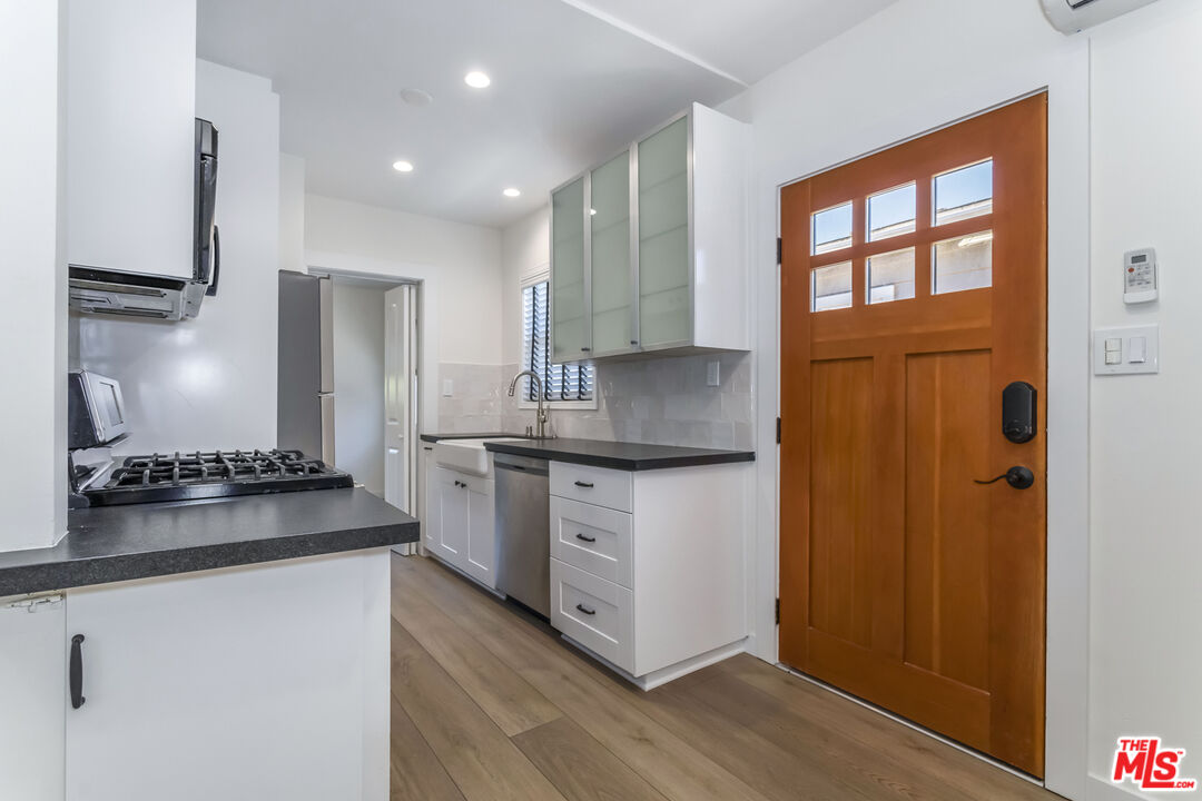 336 Rennie AVE Unit: A