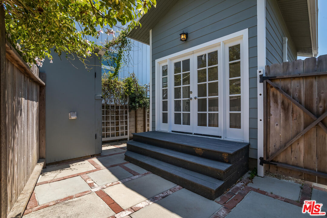 336 Rennie AVE Unit: A