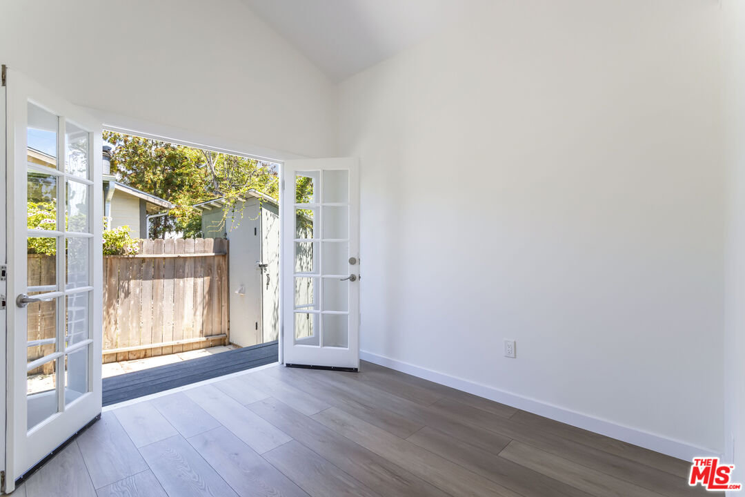 336 Rennie AVE Unit: A