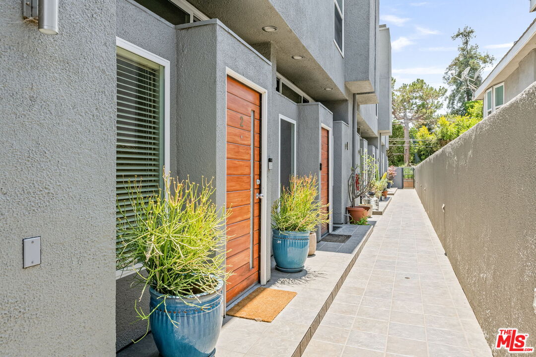 2408 34th St Unit: 4