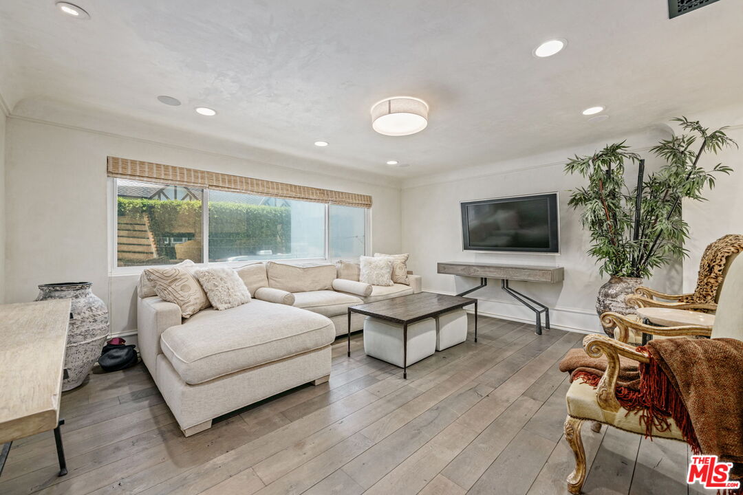 2408 34th St Unit: 4
