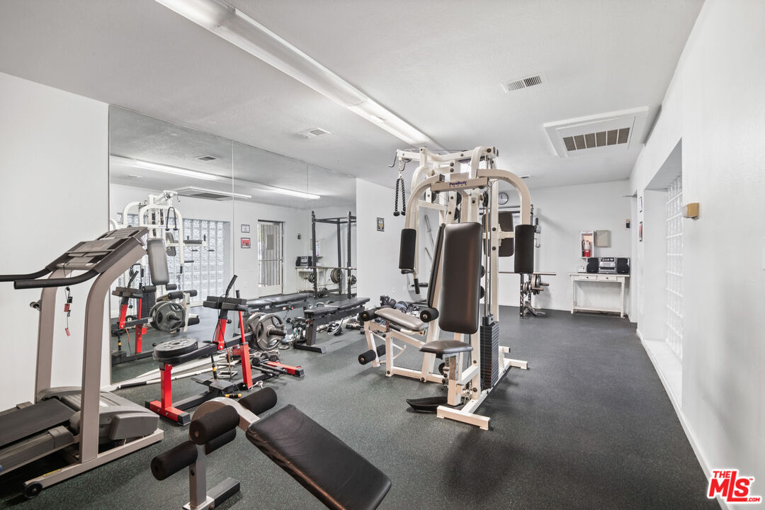 5051 Rosewood Ave Unit: 206
