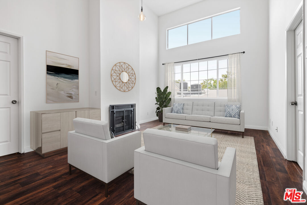 5051 Rosewood Ave Unit: 206