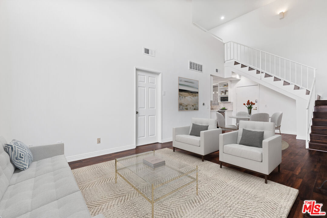 5051 Rosewood Ave Unit: 206