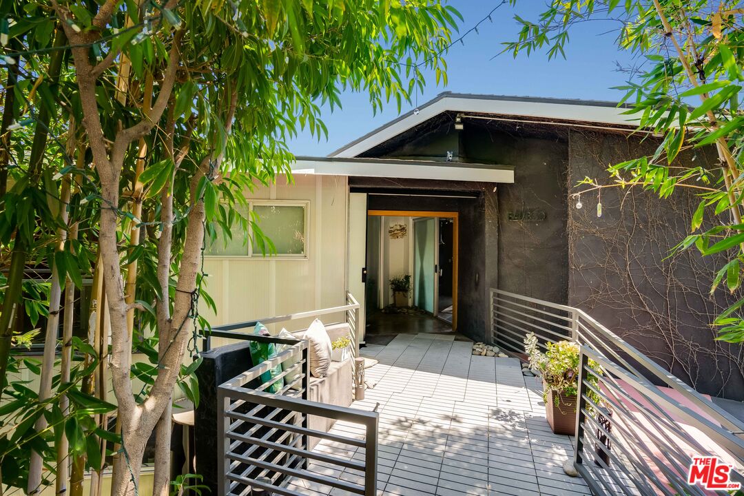 2528 Dearborn Dr
