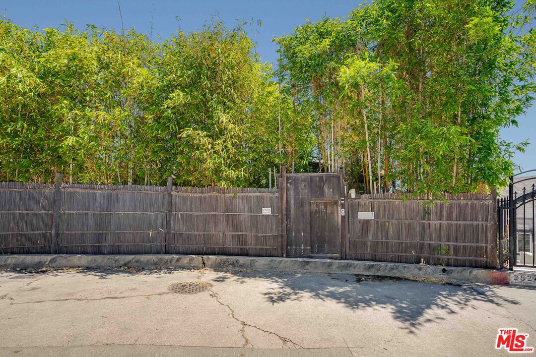 2528 Dearborn Dr