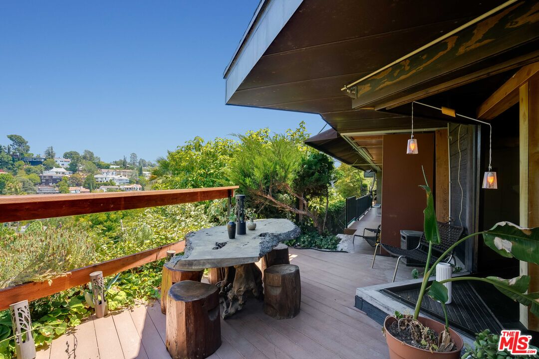2528 Dearborn Dr