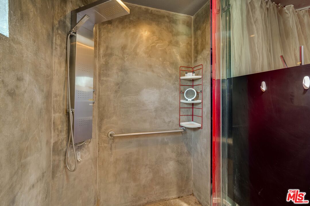 2528 Dearborn Dr